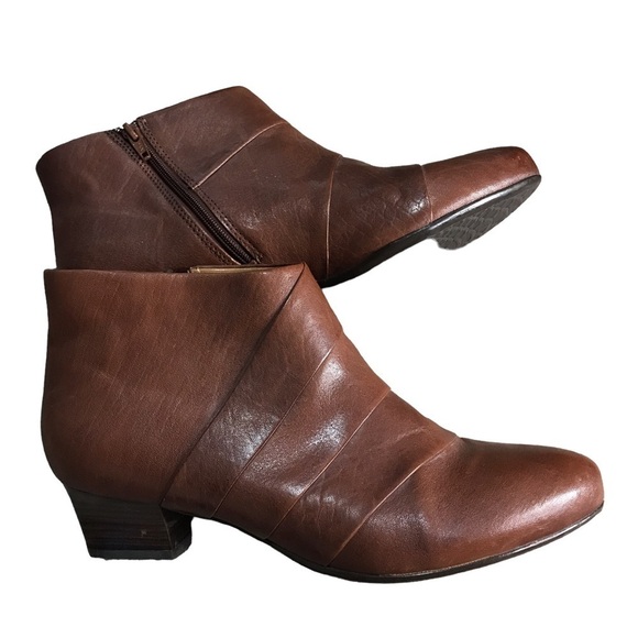 Sofft Racheal leather ankle booties in cognac brown 8M - Picture 1 of 11